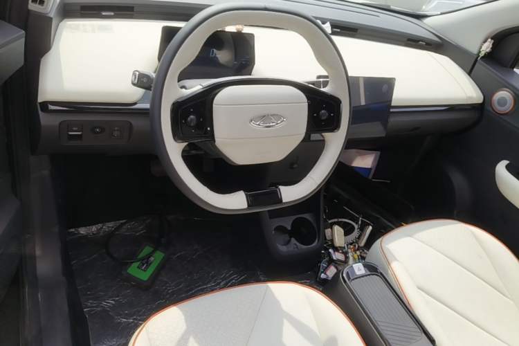 Used Chery QQ Little Ant 2024 Refreshed Version Youth Edition 321 km Beloved Edition 29.23 kWh Center Console
