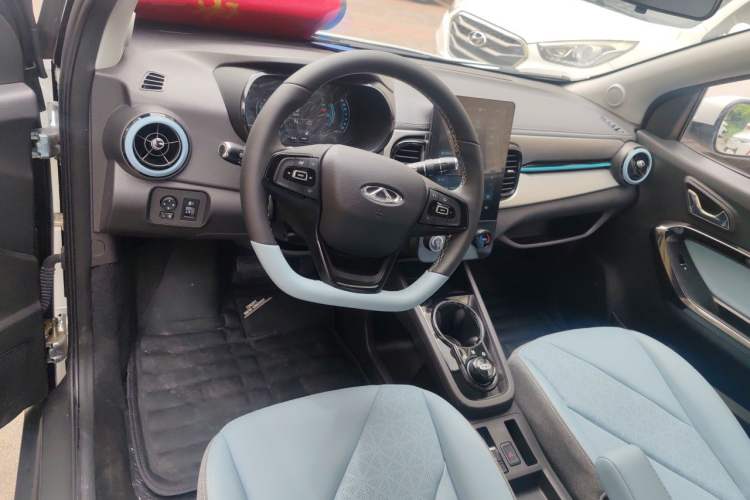 Used Chery QQ Little Ant 2024 Revised Version Youth Edition 251 km True Love Edition 25.05 kWh Center Console