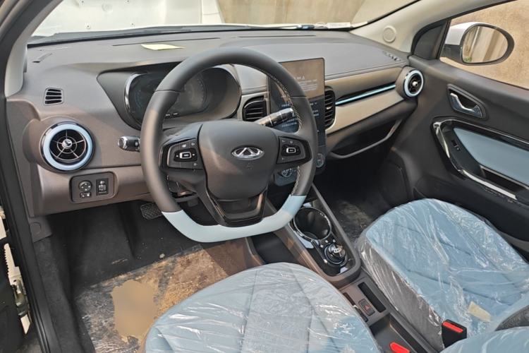 Used Chery QQ Little Ant 2024 Revised Version Youth Edition 251 km True Love Edition 25.05 kWh Center Console