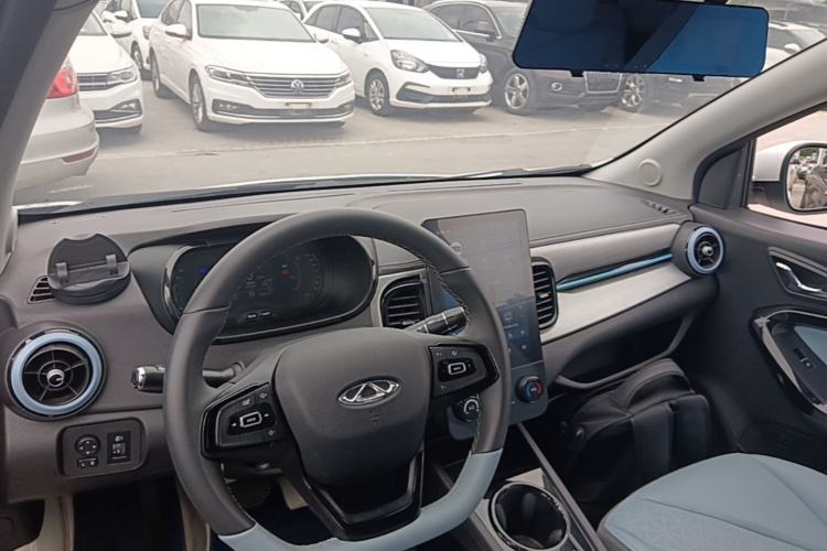 Used Chery QQ Little Ant 2024 Revised Version Youth Edition 251 km True Love Edition 25.05 kWh Center Console