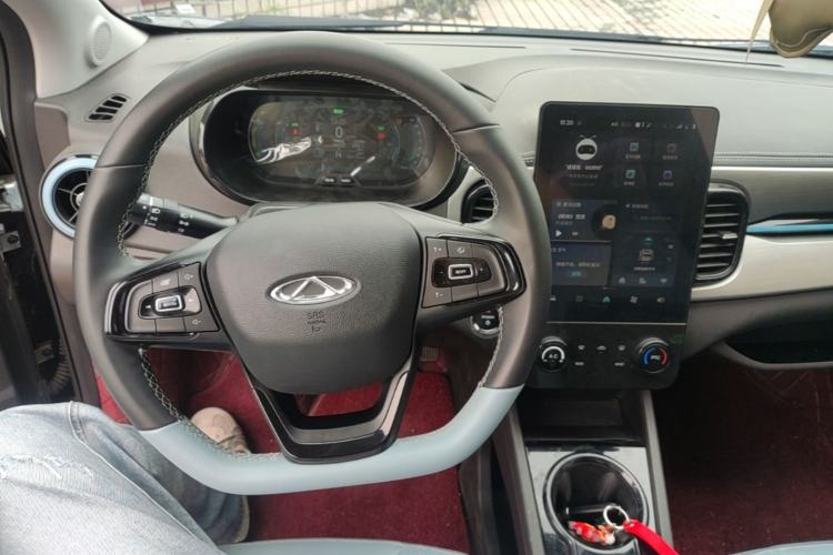 Used Chery QQ Little Ant 2024 Youth Edition 251km True Love Edition 23.99 kWh Center Console