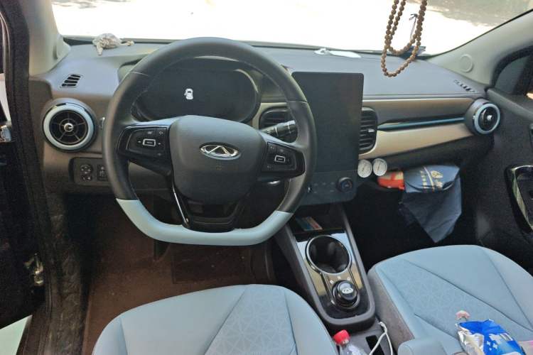 Used Chery QQ Little Ant 2024 Youth Edition 251km True Love Edition 23.99 kWh Center Console