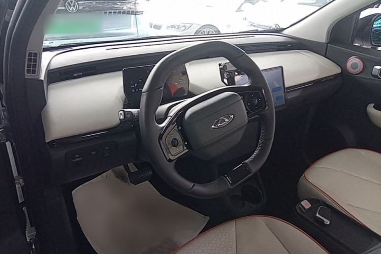 Used Chery QQ Little Ant 2024 Youth Edition 321km Only Love Version 29.23 kWh Center Console