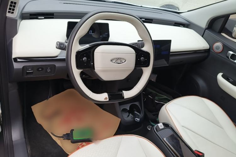 Used Chery QQ Little Ant 2024 Refreshed Version Youth Edition 321 km Beloved Edition 29.23 kWh Center Console