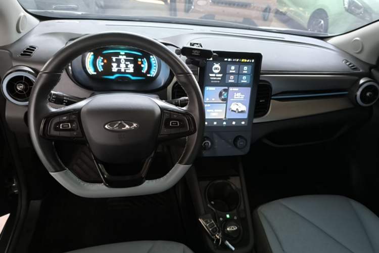 Used Chery QQ Little Ant 2024 Revised Edition Youth Version 251 km True Love Edition 23.99 kWh Center Console
