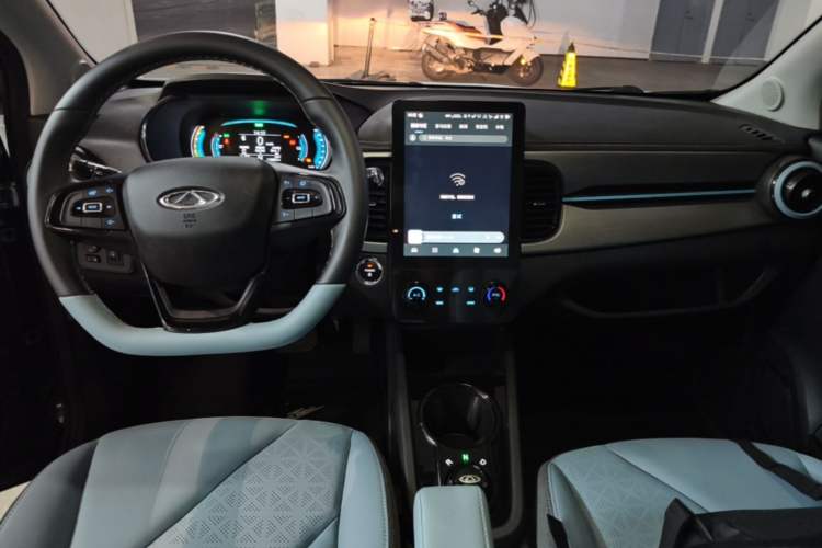 Used Chery QQ Little Ant 2024 Revised Version Youth Edition 251 km True Love Edition 25.05 kWh Center Console