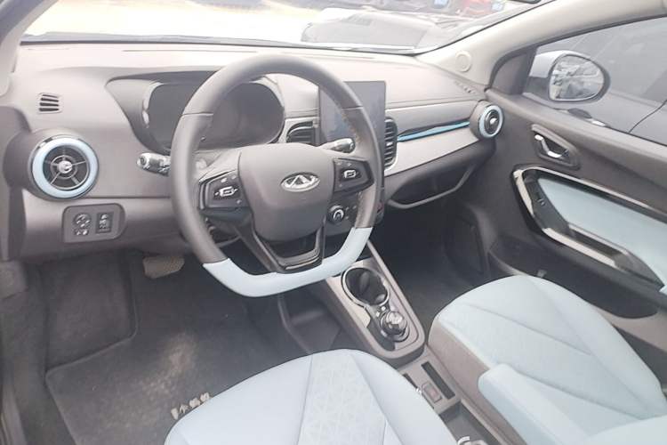 Used Chery QQ Little Ant 2024 251km True Love Edition Center Console