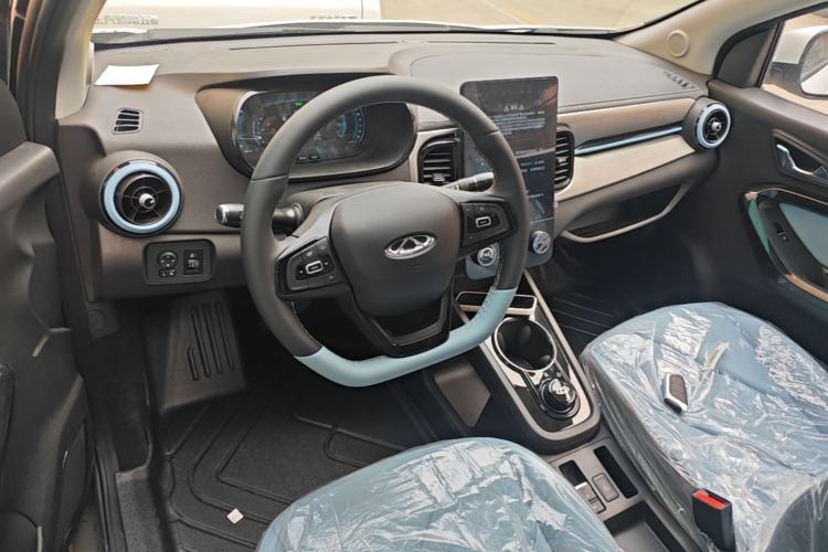 Used Chery QQ Little Ant 2024 Revised Version Youth Edition 251 km True Love Edition 25.05 kWh Center Console
