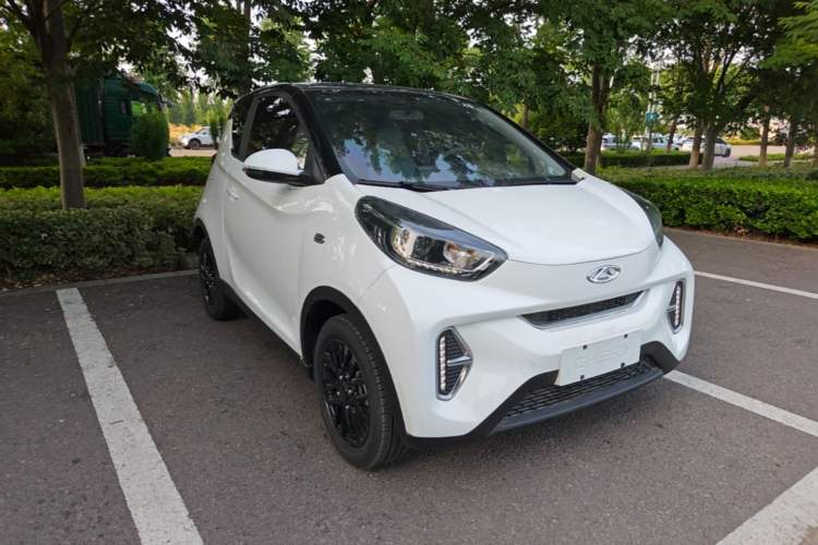 Used Chery QQ Little Ant 2024 Revised Version Youth Edition 251 km True Love Edition 25.05 kWh Front Right 45 Deg