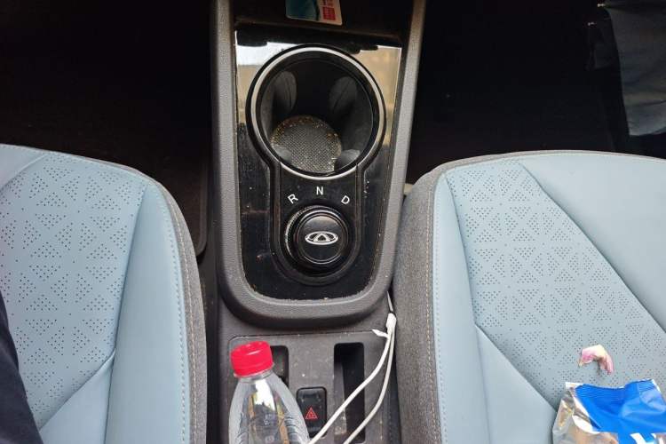 Used Chery QQ Little Ant 2024 Youth Edition 251km True Love Edition 23.99 kWh Gear Lever
