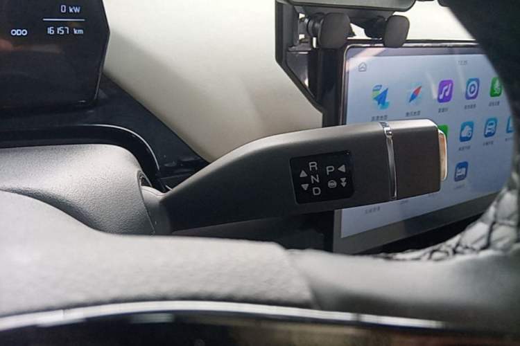 Used Chery QQ Little Ant 2024 Youth Edition 321km Only Love Version 29.23 kWh Gear Lever
