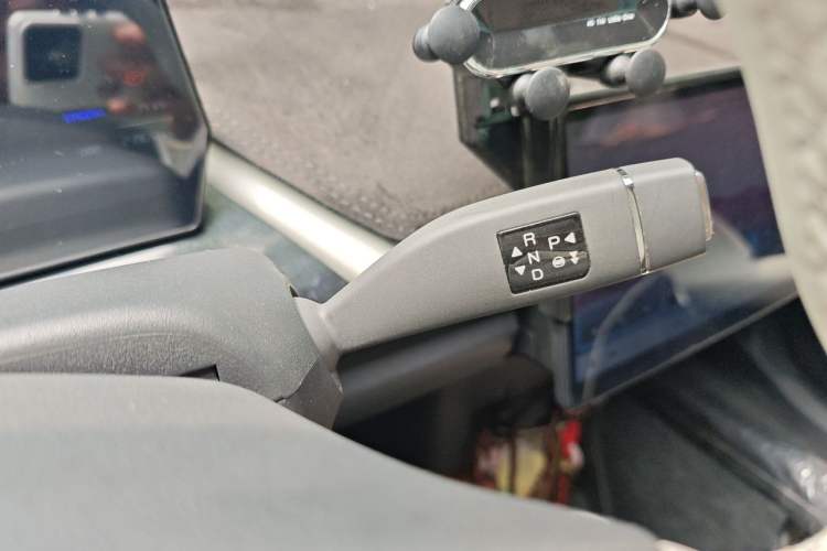 Used Chery QQ Little Ant 2024 Revised Edition Youth Version 321 km Cool Love Edition 29.23 kWh Gear Lever
