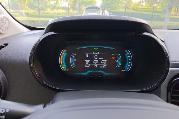 Used Chery QQ Little Ant 2024 Revised Version Youth Edition 251 km True Love Edition 25.05 kWh Instrument Cluster