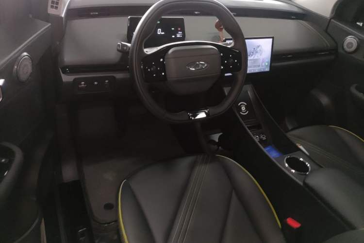 Used Chery QQ Little Ant 2024 Youth Edition 321 km Range Cool Love Version 29.23 kWh Center Console