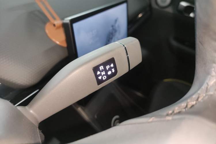 Used Chery QQ Little Ant 2024 Youth Edition 321 km Range Cool Love Version 29.23 kWh Gear Lever