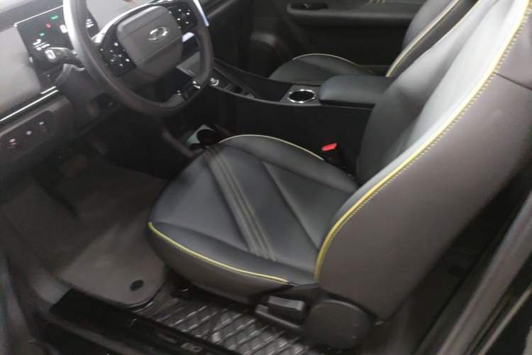 Used Chery QQ Little Ant 2024 Youth Edition 321 km Range Cool Love Version 29.23 kWh Left Front Seat