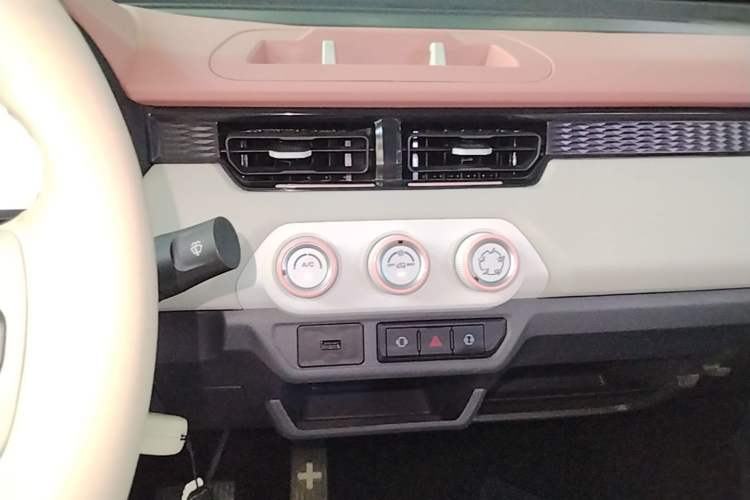 Used Chery QQ Ice Cream 2022 Taohuanxi Sweet Peach Edition Audio And AC Panel
