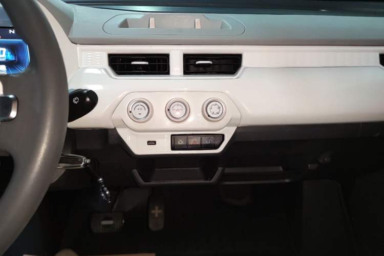 Used Chery QQ Ice Cream 2022 170km Sundae Ternary Lithium Audio And AC Panel