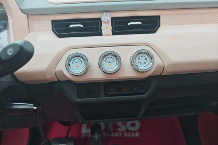 Used Chery QQ Ice Cream 2022 170km Sundae Phosphate Lithium-Ion Audio And AC Panel