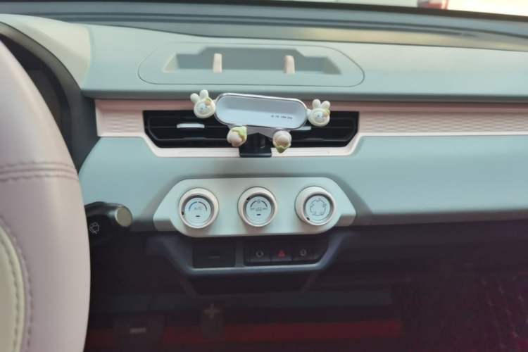 Used Chery QQ Ice Cream 2022 170km Sundae Phosphate Lithium-Ion Audio And AC Panel