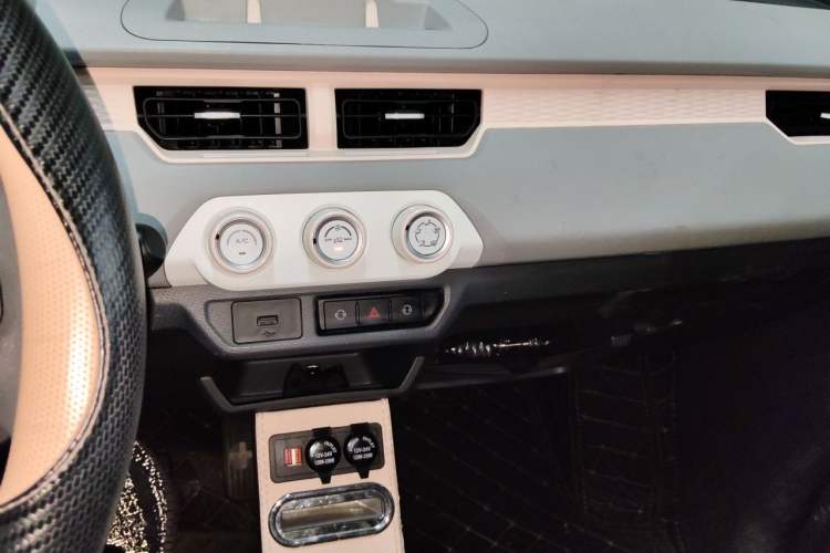 Used Chery QQ Ice Cream 2022 170km Sundae Phosphate Lithium-Ion Audio And AC Panel