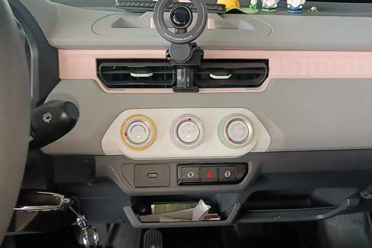 Used Chery QQ Ice Cream 2022 170km Sundae Ternary Lithium Audio And AC Panel