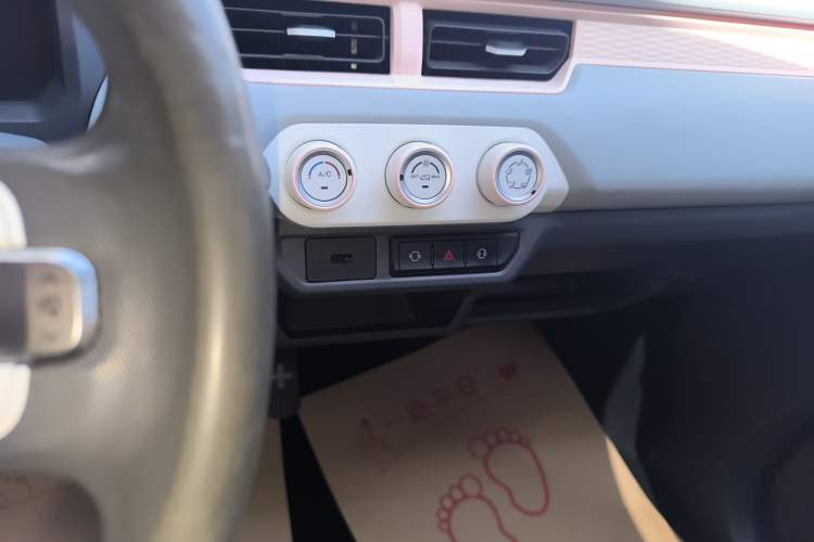 Used Chery QQ Ice Cream 2022 170km Sundae Phosphate Lithium-Ion Audio And AC Panel