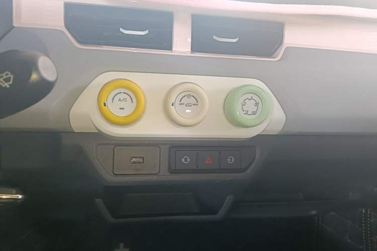 Used Chery QQ Ice Cream 2022 120km Conical Shape Lithium Iron Phosphate Audio And AC Panel