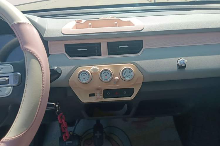 Used Chery QQ Ice Cream 2022 170km Sundae Phosphate Lithium-Ion Audio And AC Panel