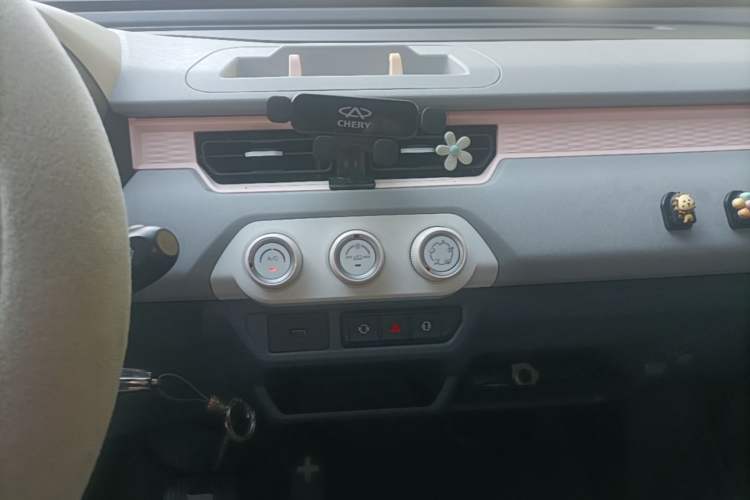Used Chery QQ Ice Cream 2022 170km Sundae Phosphate Lithium-Ion Audio And AC Panel