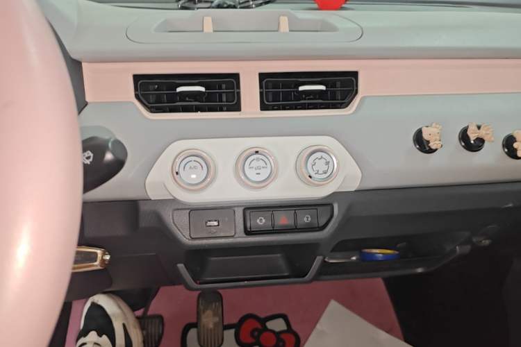 Used Chery QQ Ice Cream 2022 170km Sundae Phosphate Lithium-Ion Audio And AC Panel