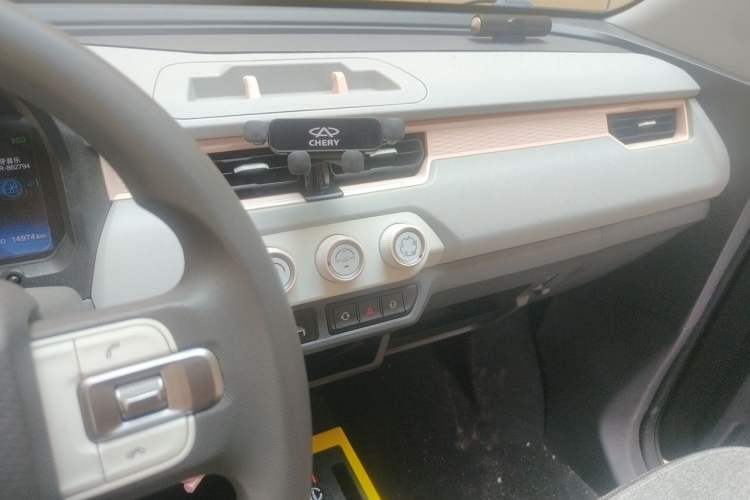 Used Chery QQ Ice Cream 2022 170km Sundae Phosphate Lithium-Ion Audio And AC Panel