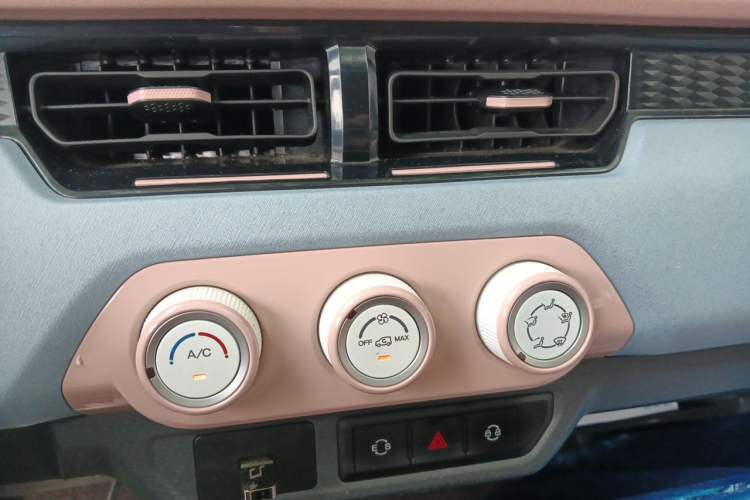 Used Chery QQ Ice Cream 2022 170km Sundae Ternary Lithium Audio And AC Panel