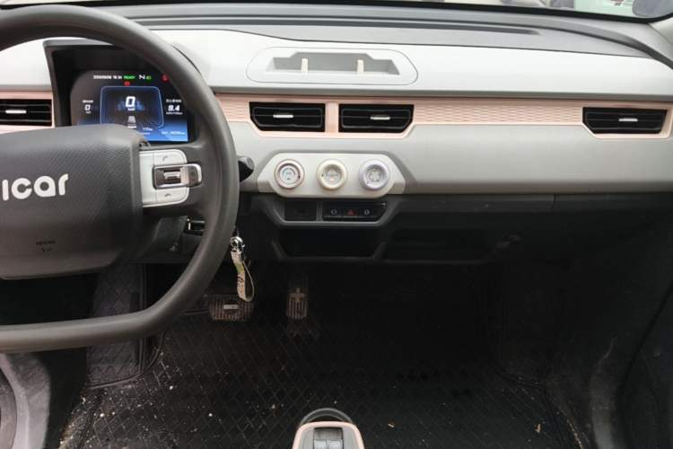 Used Chery QQ Ice Cream 2022 170km Sundae Phosphate Lithium-Ion Audio And AC Panel