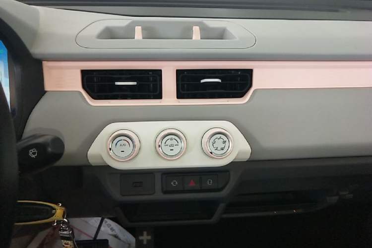 Used Chery QQ Ice Cream 2022 170km Sundae Ternary Lithium Audio And AC Panel