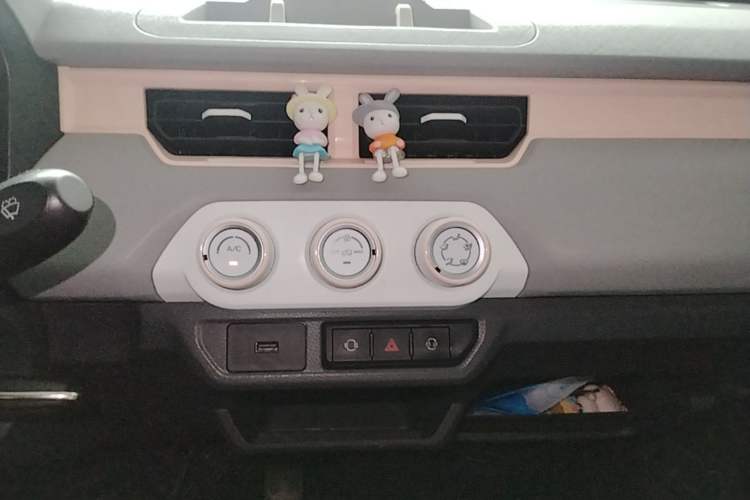 Used Chery QQ Ice Cream 2022 170km Sundae Phosphate Lithium-Ion Audio And AC Panel