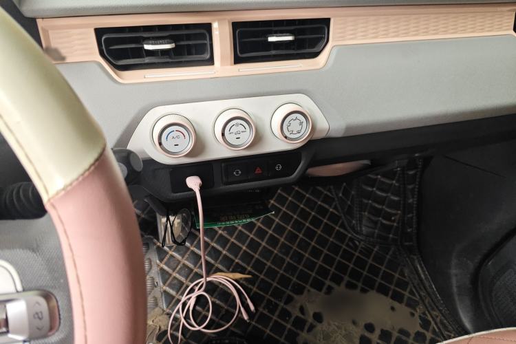 Used Chery QQ Ice Cream 2022 170km Sundae Phosphate Lithium-Ion Audio And AC Panel
