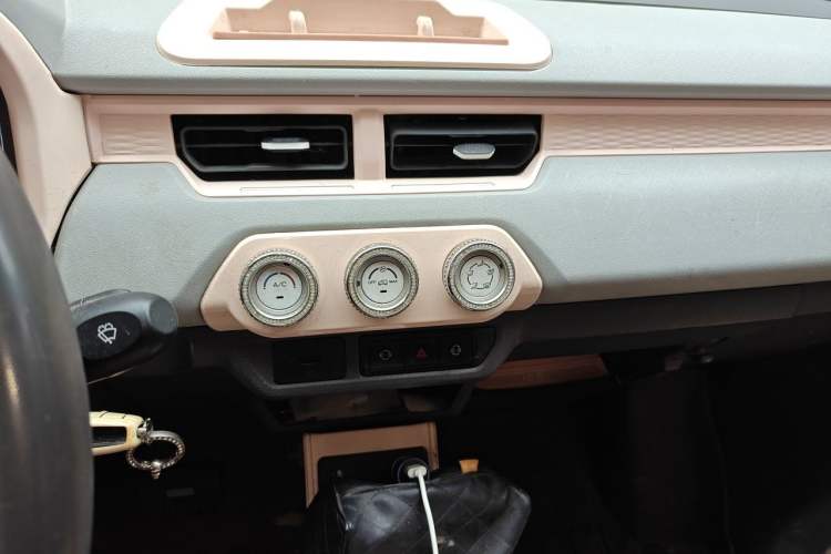 Used Chery QQ Ice Cream 2022 170km Sundae Phosphate Lithium-Ion Audio And AC Panel