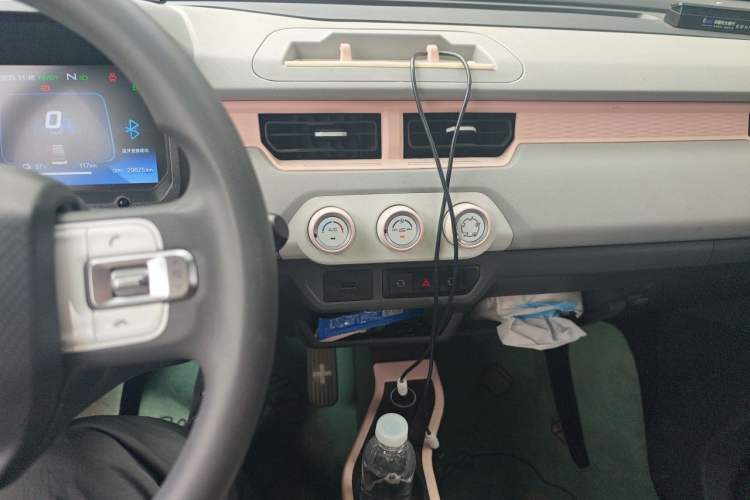 Used Chery QQ Ice Cream 2022 120km Conical Shape Lithium Iron Phosphate Audio And AC Panel