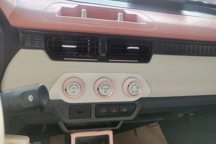 Used Chery QQ Ice Cream 2022 Taohuanxi Fragrant Peach Model Audio And AC Panel