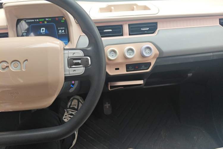 Used Chery QQ Ice Cream 2022 120km Conical Shape Lithium Iron Phosphate Audio And AC Panel