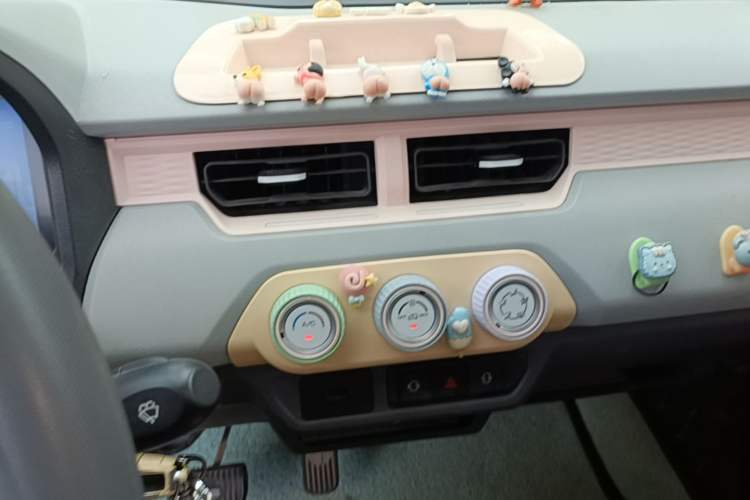 Used Chery QQ Ice Cream 2022 170km Sundae Phosphate Lithium-Ion Audio And AC Panel
