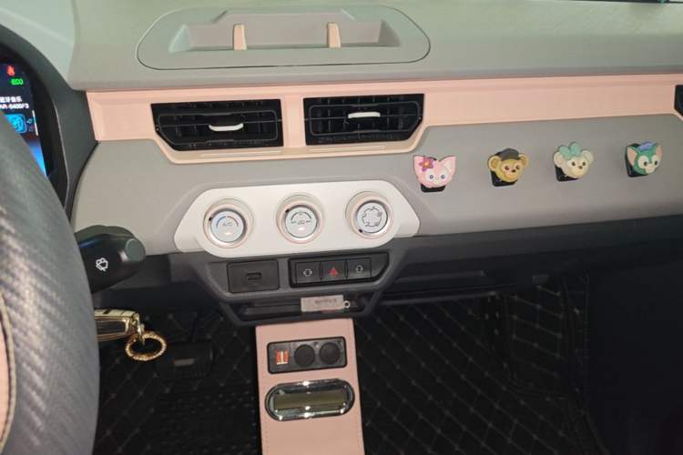 Used Chery QQ Ice Cream 2022 170km Sundae Phosphate Lithium-Ion Audio And AC Panel