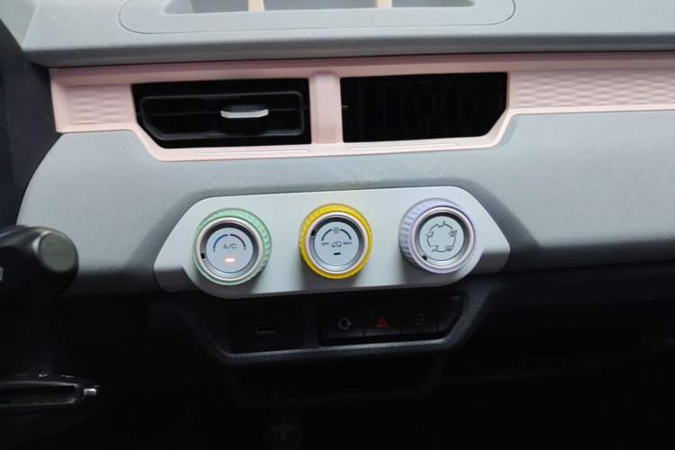 Used Chery QQ Ice Cream 2022 170km Sundae Phosphate Lithium-Ion Audio And AC Panel