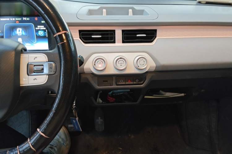 Used Chery QQ Ice Cream 2022 170km Sundae Phosphate Lithium-Ion Audio And AC Panel