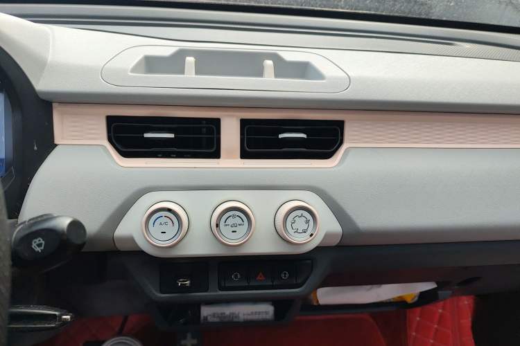 Used Chery QQ Ice Cream 2022 170km Sundae Phosphate Lithium-Ion Audio And AC Panel