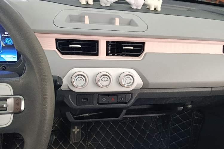 Used Chery QQ Ice Cream 2022 120km Conical Shape Lithium Iron Phosphate Audio And AC Panel