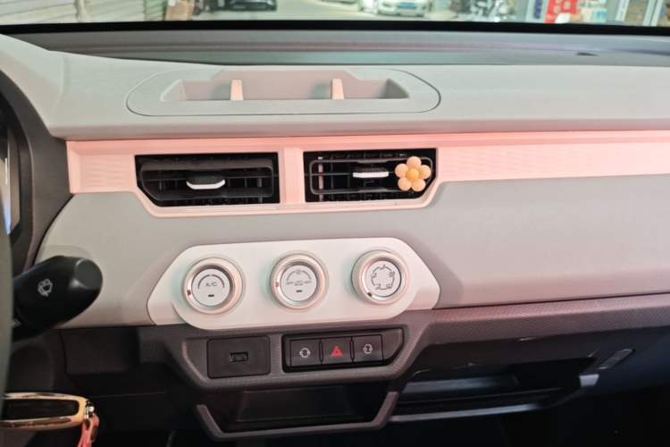 Used Chery QQ Ice Cream 2022 120km Conical Shape Lithium Iron Phosphate Audio And AC Panel