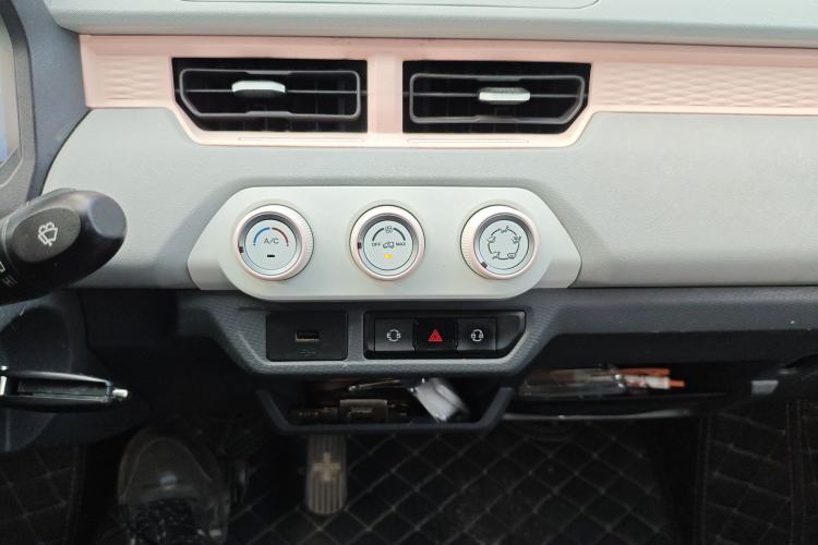 Used Chery QQ Ice Cream 2022 170km Sundae Phosphate Lithium-Ion Audio And AC Panel