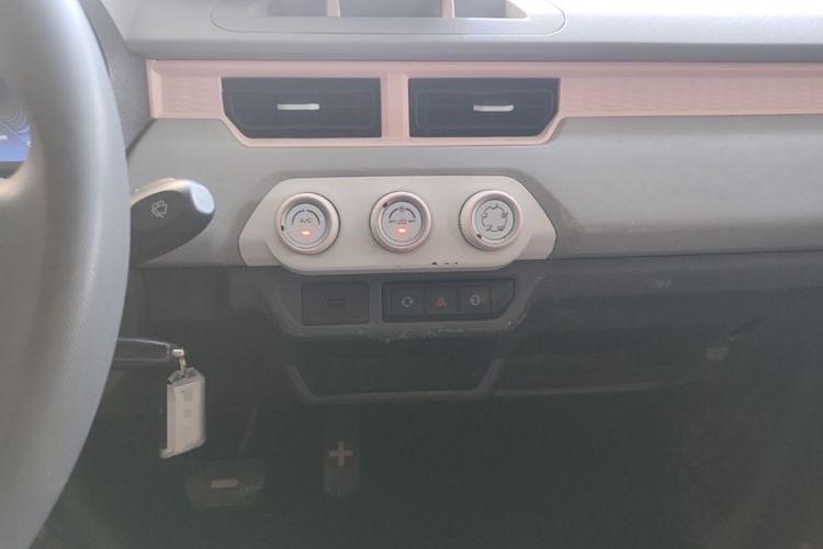 Used Chery QQ Ice Cream 2022 170km Sundae Phosphate Lithium-Ion Audio And AC Panel
